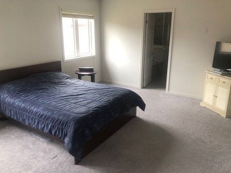 For Lease - 2372 Equestrian Crescent, Oshawa, Ontario - Photo 4