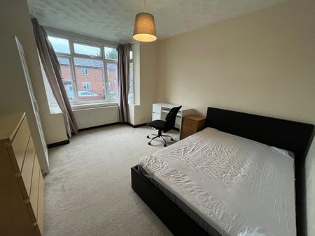 1 bedroom in a house share to rent - Photo 2