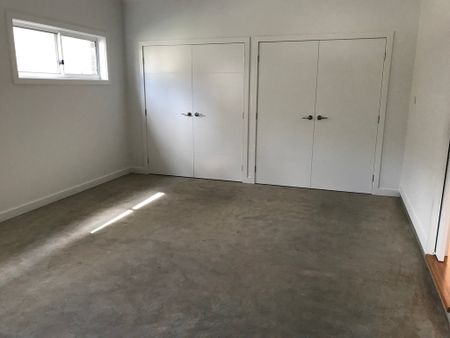 Stunning Near-New 3-Bedroom Townhouse - Photo 4