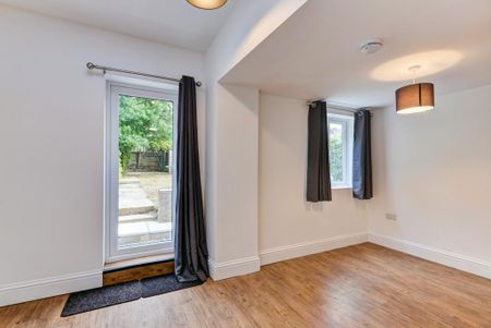 6 bedroom house to rent - Photo 2