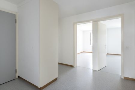 Fancy a change of scenery? Living with ideal transport links. - Photo 4