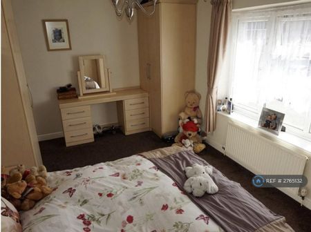 2 bedroom terraced house to rent - Photo 4
