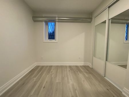 For Lease - 2520 Bloor Street Unit# 1, Toronto, Ontario - Photo 3