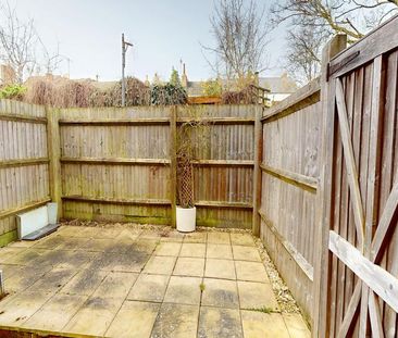 2 bedroom end of terrace house to rent - Photo 1