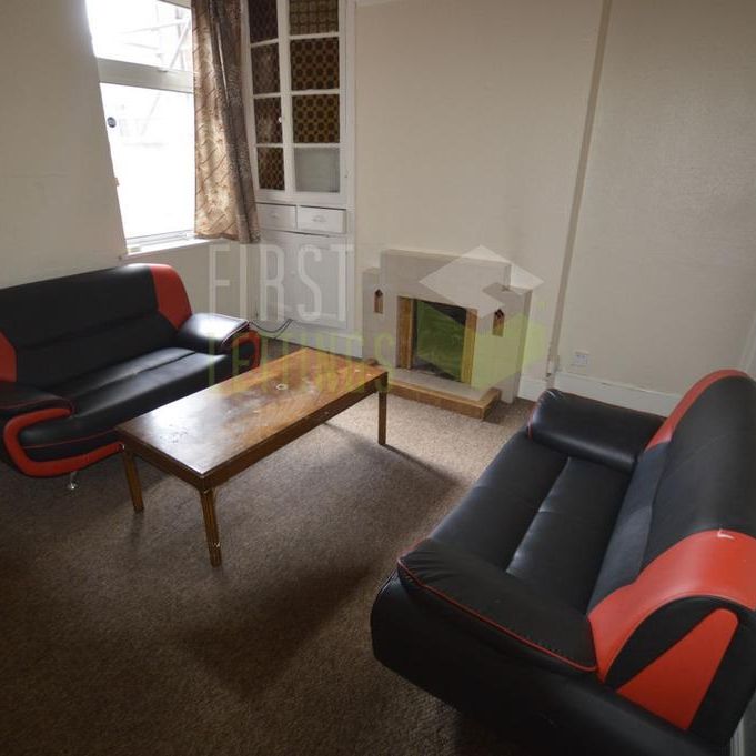 4 bedroom terraced house to rent - Photo 1