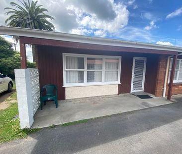 Two bedroom townhouse close to city - Photo 1