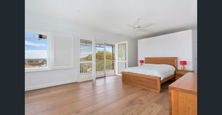 Spacious 5-Bedroom Family Home with Ocean Views and Spa - Photo 4