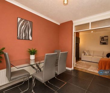 5 bedroom terraced house to rent - Photo 4