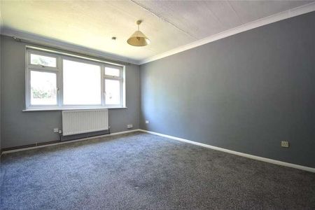 Park Road, Farnborough, Hampshire, GU14 - Photo 2