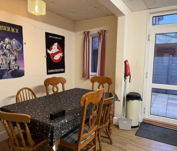 6 bedroom detached house to rent - Photo 2