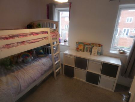 2 bed Terraced - To Let - Photo 5