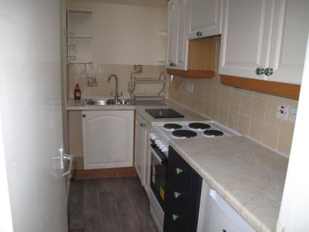 1 bedroom ground floor flat to rent - Photo 3