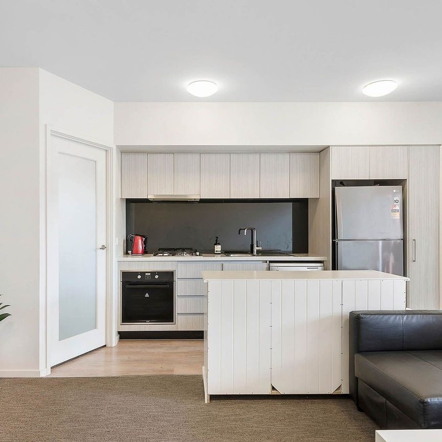 Charming 2-Bedroom Apartment - Photo 1