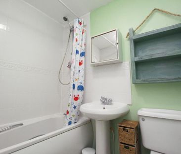 2 bedroom terraced house to rent - Photo 4