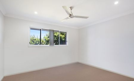 Modern 3 bedroom Air Conditioned Corner Duplex In Great Location - Photo 2