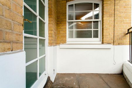 2 bedroom flat in Islington - Photo 2