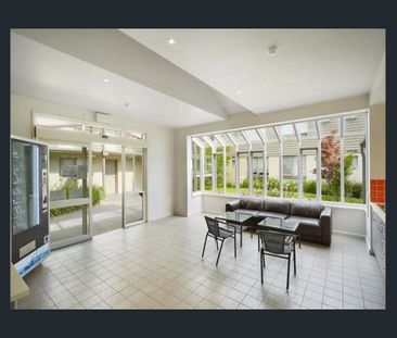 Furnished studio apartment on the top floor (more secure and bigger... - Photo 1