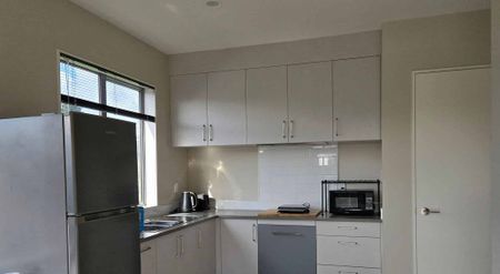 Fully furnished one bedroom Self-contained - Photo 2