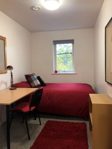 4 Bed Flat, Columbia Lodge, SO16 - Photo 2