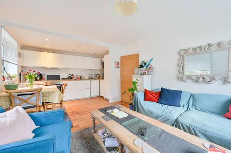 2 bedroom flat to rent - Photo 2