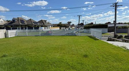 Charming Mount Maunganui 2BR Home! - Photo 2