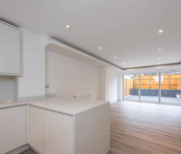 3 bedroom semi-detached house to rent - Photo 6