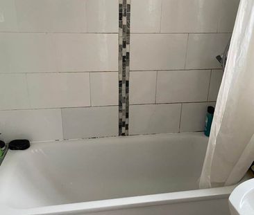 Room in a Shared House, Boswell Road, CR7 - Photo 3
