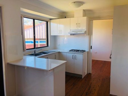 Three Bedroom Villa with Split System Air Conditioning - Photo 3