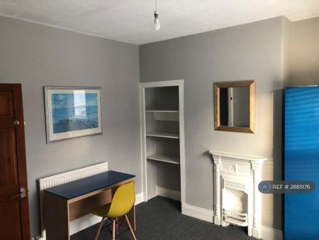 1 bedroom in a house share to rent - Photo 4