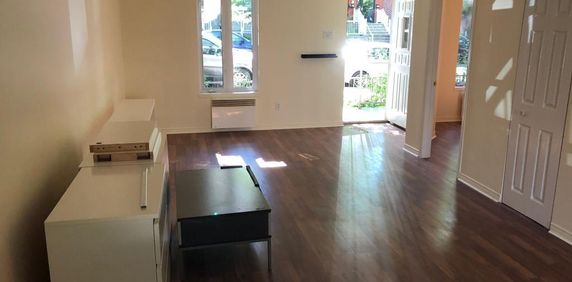 4 ½ IMPECCABLE – Rez-de-jardin – Secteur calme & près du métro ! - Photo 2