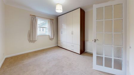 2 bedroom Flat To Let - Photo 2