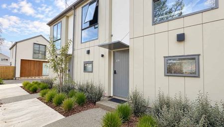 Charming 2 bedroom townhouse - Photo 5