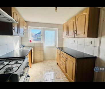 4 bedroom semi-detached house to rent - Photo 1