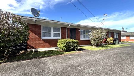 Adorable 2 bedroom home in Mt Wellington - Photo 4