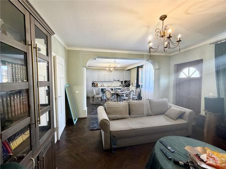 Casa de inchiriat in Sibiu 4 camere, piscina si curte zona Bulevardul Vasile Milea - Fotografie 2