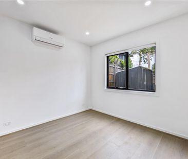 Brand New, Fully Detached, Stylish & Light-Filled Living - Photo 4