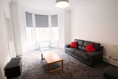 2 Bed, First Floor Flat - Photo 2