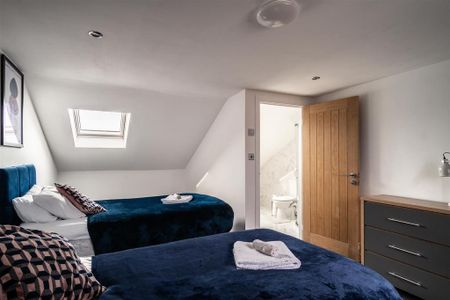 1 bedroom in a house share to rent - Photo 4