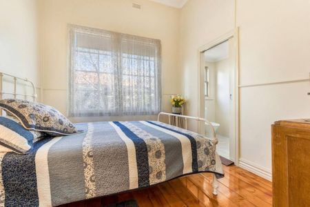 BEAUTIFUL COTTAGE ADJACENT HOSPITAL - Photo 4