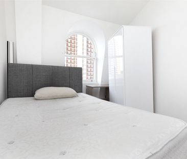 Two Penny House, 60 Woodstock Grove, London, W12 8LG - Photo 2
