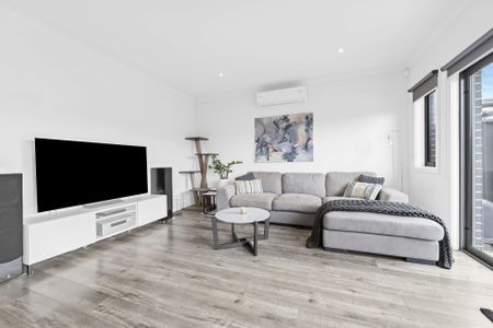 6/45 Hatchlands Drive Deer Park VIC - Photo 4