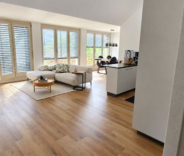 Lichtdurchflutete Wohnung mit grossem Balkon - Foto 1