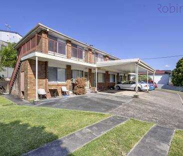 Recently renovated and close to Belmont 16s and Belmont shopping area. - Photo 3