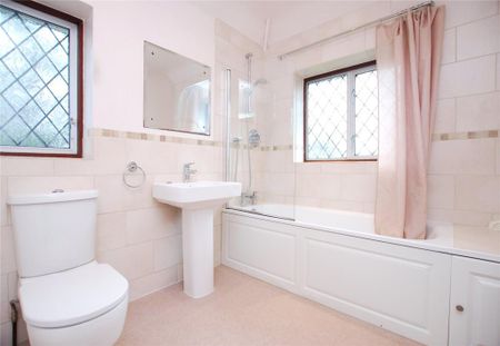 4 bedroom semi-detached house to rent - Photo 5