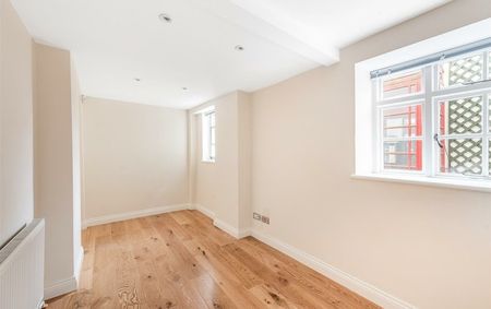 Flat To Let in Buckland Crescent, Belsize Park, NW3 | TK International - Photo 3