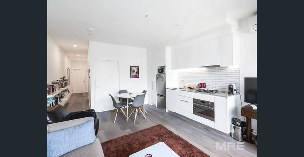 Contemporary one-bedroom haven in the heart of Richmond - Photo 1