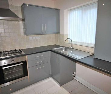 Queens Square, Felling, Gateshead, NE10 - Photo 4