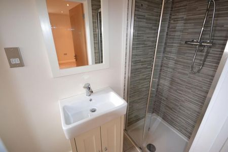 4 bedroom semi-detached house to rent - Photo 5