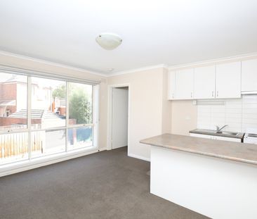 8/120 Rankins Road, Kensington VIC 3031 - Photo 4