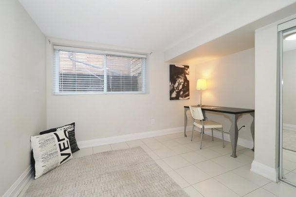 22 University Ave W, Guelph - Photo 1